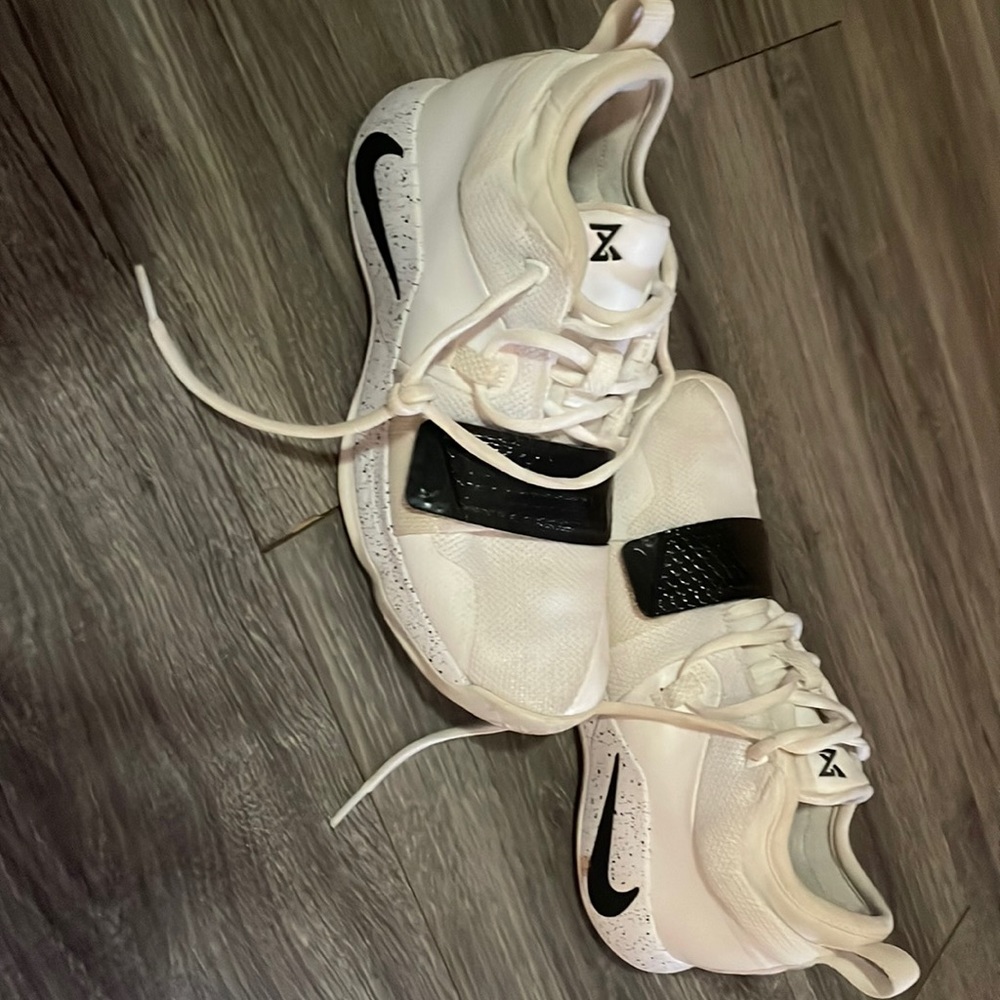 Nikes Women’s Basketball Shoes